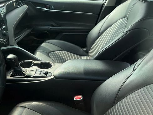 Used 2021 Toyota Camry SE w/ Audio Upgrade Package FWD image 3