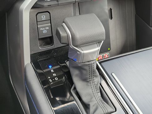 Certified 2025 Toyota Sequoia Platinum AWD/4WD image 28