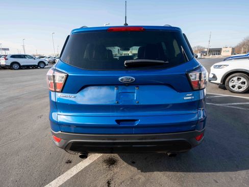Used 2017 Ford Escape SE w/ SE Sport Appearance Package image 5