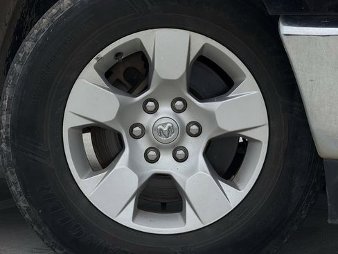 Used 2019 RAM 1500 Big Horn RWD image 5