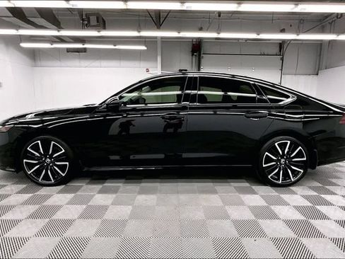Used 2025 Honda Accord Touring image 14