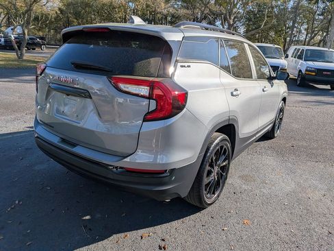 Used 2023 GMC Terrain SLE w/ Driver Convenience Package FWD image 4