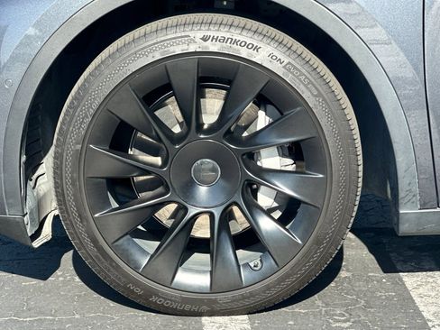 Used 2021 Tesla Model Y Long Range AWD/4WD image 42