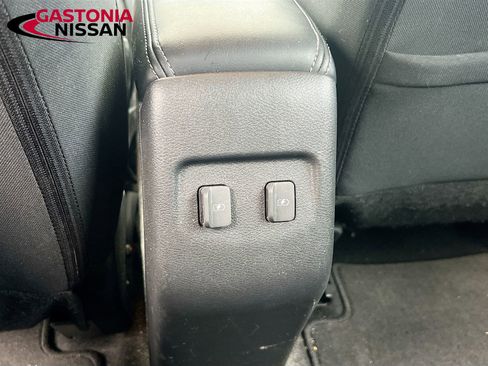 Used 2022 Nissan Kicks SR image 30