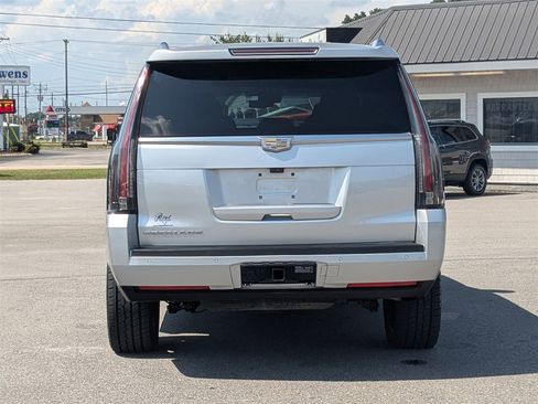 Used 2017 Cadillac Escalade Luxury image 4