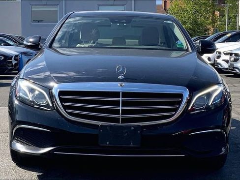 Used 2018 Mercedes-Benz E 300 4MATIC image 2