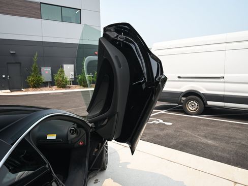 Used 2025 McLaren GTS RWD image 18