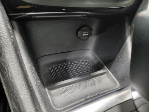 Used 2011 Chrysler 200 Touring image 30