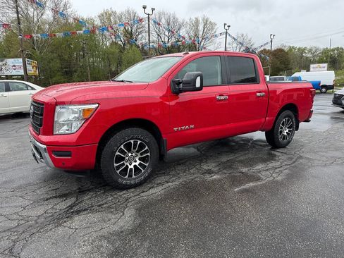 Used 2021 Nissan Titan SV w/ SV Convenience Package AWD/4WD image 4
