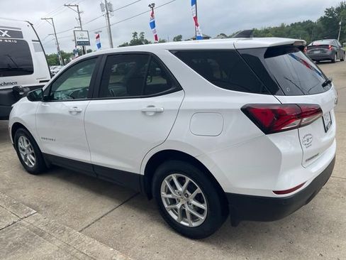 Certified 2024 Chevrolet Equinox LS w/ LS Convenience Package FWD image 4
