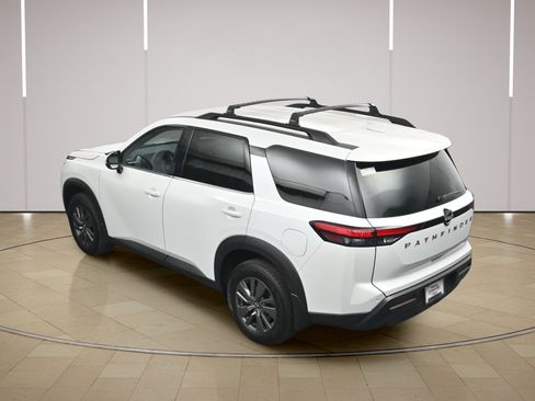 Certified 2025 Nissan Pathfinder SV FWD image 36