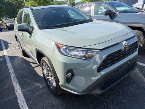 Used 2021 Toyota RAV4 XLE Premium image 3