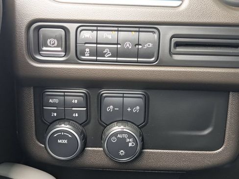 Used 2022 Chevrolet Tahoe Z71 AWD/4WD image 24