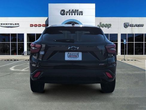 Used 2025 Chevrolet Trax RS w/ Sunroof Package image 8