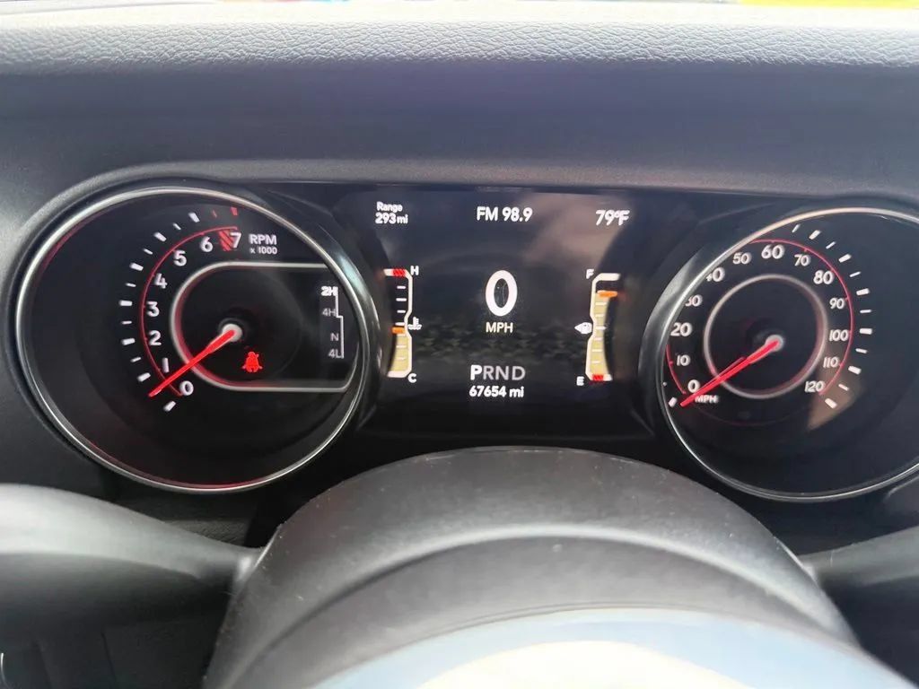 Used 2021 Jeep Gladiator Mojave AWD/4WD image 24