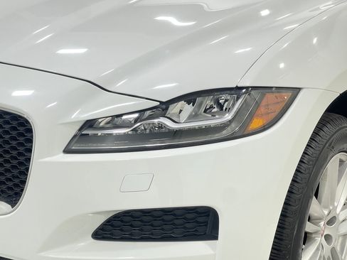 Used 2017 Jaguar F-PACE Prestige image 34