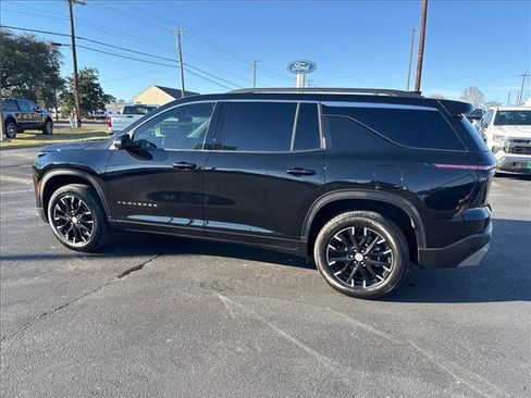 Used 2025 Chevrolet Traverse LT w/ Sun and Wheel Package image 10