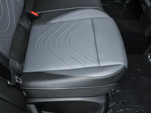 New 2025 Volkswagen Tiguan SE R-Line image 40