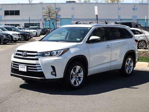 Used 2017 Toyota Highlander Limited w/ Carpet Mat Package image 8