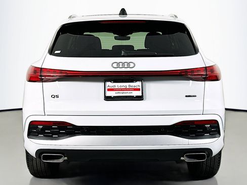 Used 2025 Audi Q5 Premium w/ Convenience Package image 3