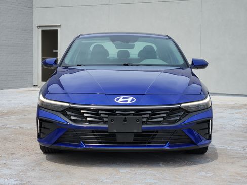 Used 2025 Hyundai Elantra SEL FWD image 3