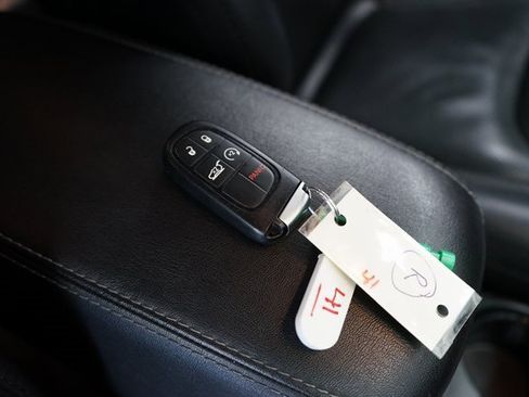 Used 2019 Jeep Cherokee Limited image 57