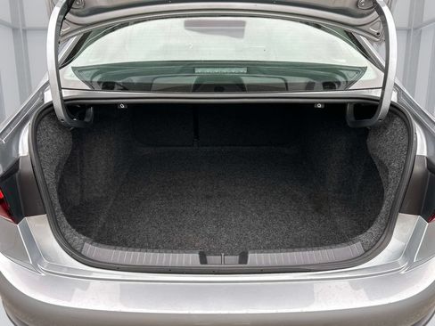 Used 2024 Volkswagen Jetta SE FWD image 10