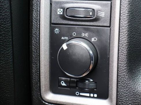 Used 2018 RAM 1500 ST w/ SXT Appearance Group AWD/4WD image 16