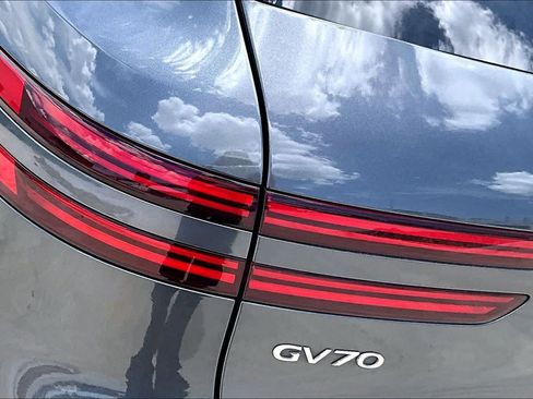 Used 2022 Genesis GV70 3.5T Sport w/ Sport Prestige Package AWD/4WD image 27