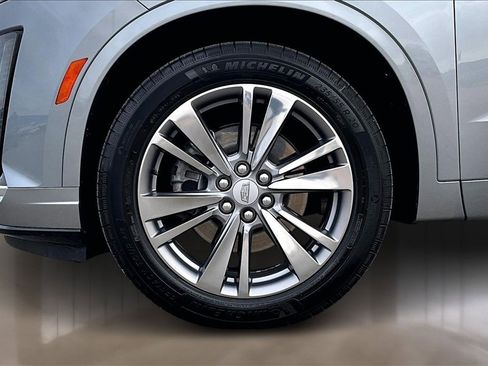 Certified 2025 Cadillac XT6 Premium Luxury image 8