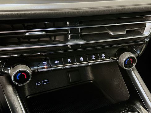 Used 2024 Chevrolet Traverse LS AWD/4WD image 24