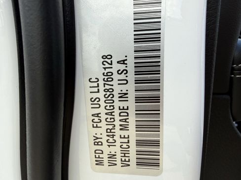 New 2025 Jeep Grand Cherokee Altitude image 18