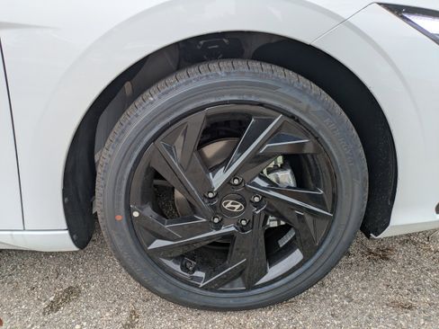 New 2026 Hyundai Elantra SEL Sport Premium FWD image 11