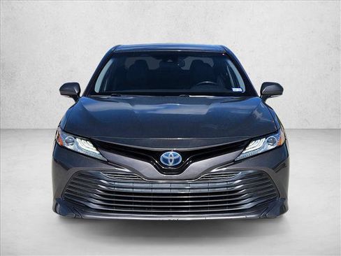 Used 2020 Toyota Camry XLE FWD image 2