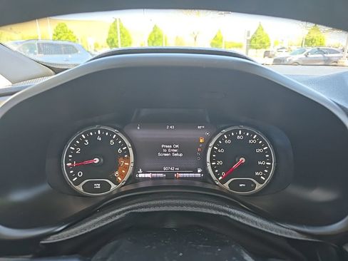 Used 2018 Jeep Renegade Trailhawk w/ Cold Weather Group II AWD/4WD image 16