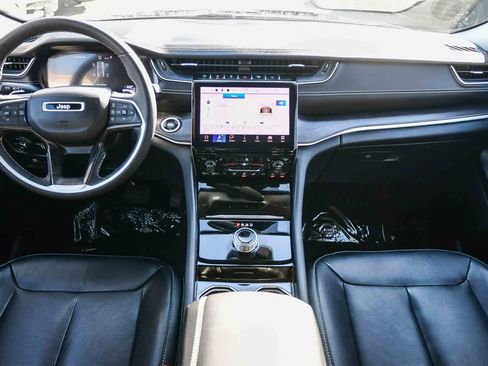 Used 2023 Jeep Grand Cherokee Limited w/ Black Appearance Package image 11