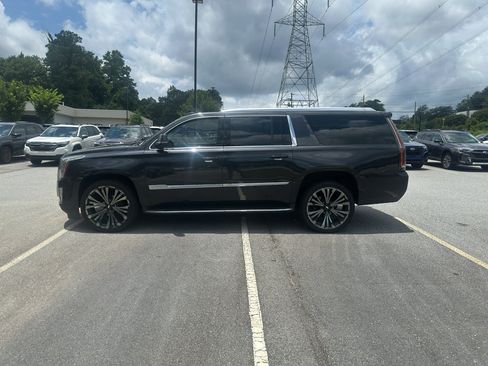 Used 2019 Cadillac Escalade ESV Luxury RWD image 5