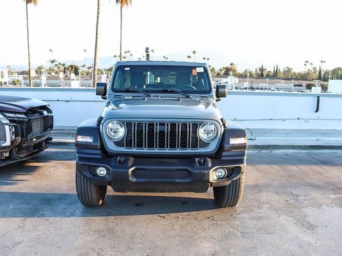 Used 2025 Jeep Wrangler Sport AWD/4WD image 3