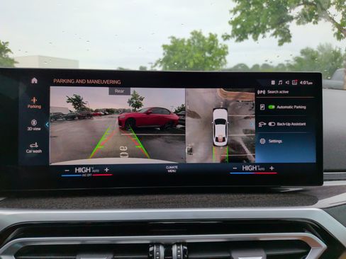 Used 2023 BMW 330i xDrive Sedan w/ Premium Package image 18