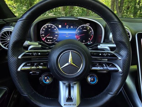 Used 2022 Mercedes-Benz SL 55 AMG 4MATIC w/ Driver Assistance Package image 39