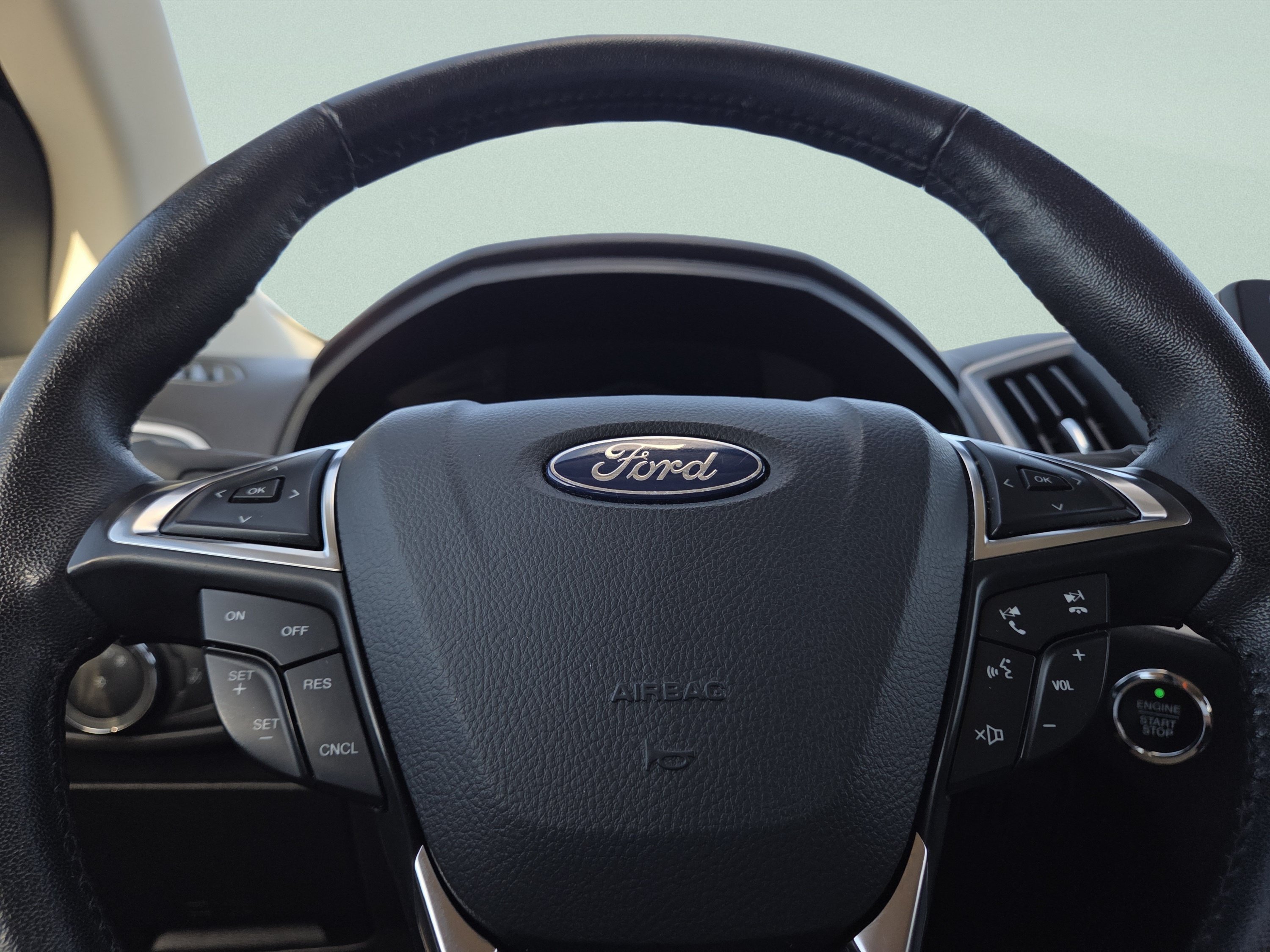 Used 2024 Ford Edge SEL AWD/4WD image 25