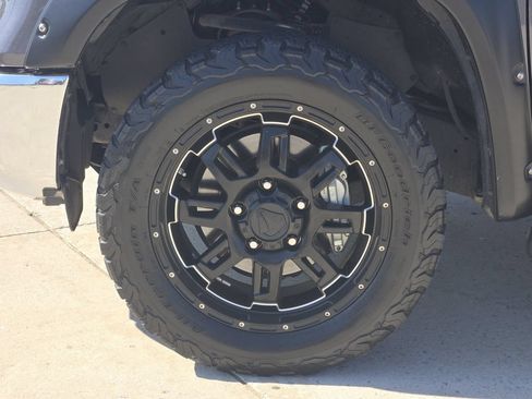 Certified 2017 Toyota Tundra SR5 w/ SR5 Upgrade Package AWD/4WD image 10