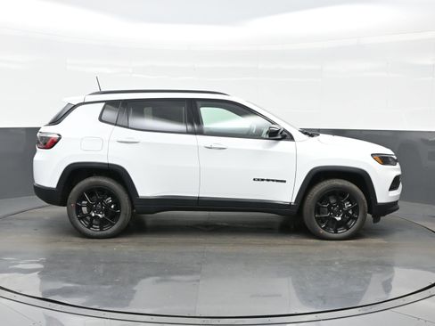 New 2026 Jeep Compass Latitude AWD/4WD image 10
