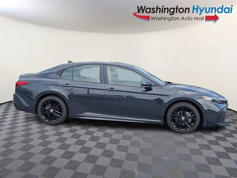 Used 2025 Toyota Camry SE image 7