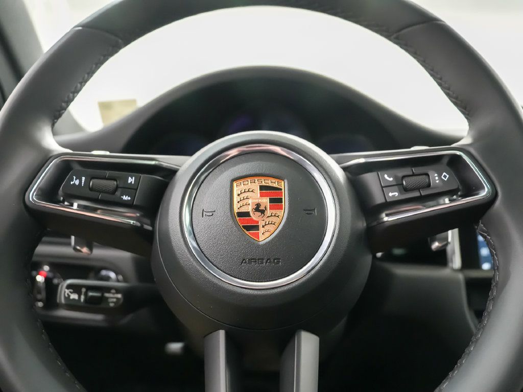 Used 2026 Porsche Macan AWD/4WD image 27