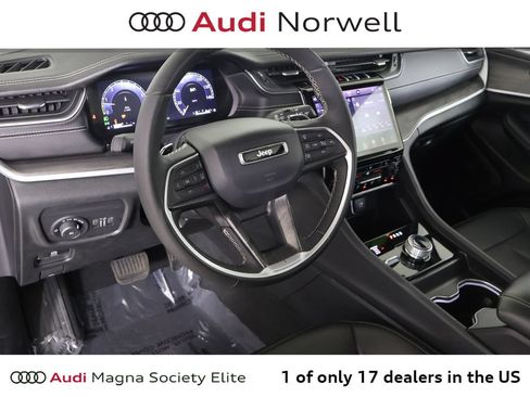 Used 2025 Jeep Grand Cherokee Limited AWD/4WD image 2