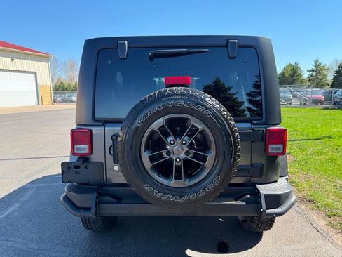Used 2018 Jeep Wrangler Unlimited Sport image 2