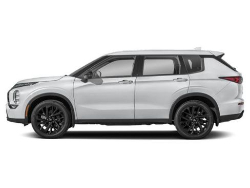 Used 2023 Mitsubishi Outlander SE Black Edition image 6