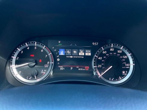 Certified 2025 Toyota Highlander XLE FWD image 17