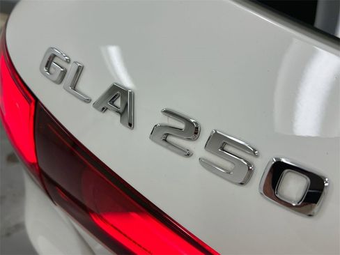 Used 2021 Mercedes-Benz GLA 250 4MATIC image 26